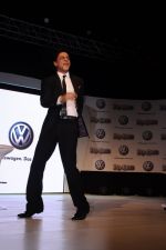 Shahrukh Khan at Ra.one-Volkswagen event in Bandra, Mumbai on 11th Oct 2011 (29).JPG